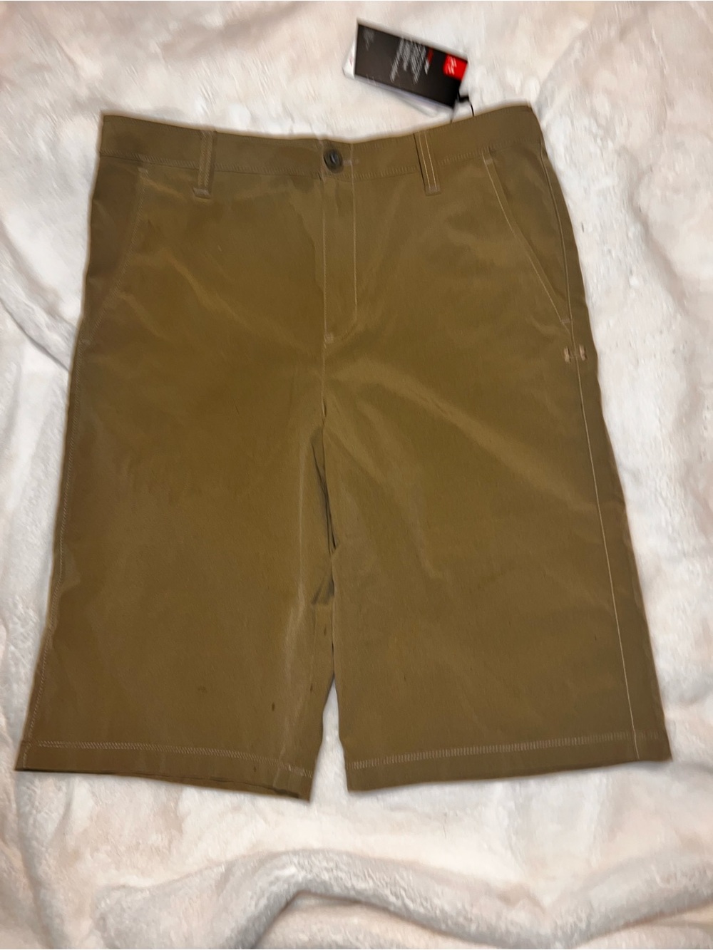 NWT Under Armour Boys Showdown Golf Shorts YXL 18-20 Khaki
